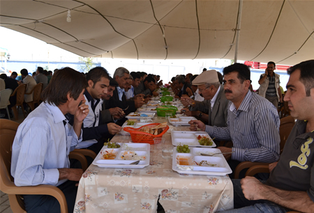 Hakkari'nin Yüksekova ilçesinde 17-18.2011 Eylül Dünya evine giren bazı çiftlerimizi sizler için sayfamıza taşıdık. Yüksekova Güncel ailesi olarak tüm çiftlerimize mutluluklar dileriz.