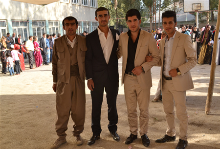 Hakkari'nin Yüksekova ilçesinde 17-18.2011 Eylül Dünya evine giren bazı çiftlerimizi sizler için sayfamıza taşıdık. Yüksekova Güncel ailesi olarak tüm çiftlerimize mutluluklar dileriz.