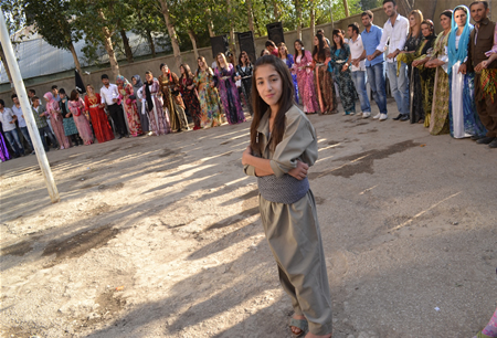 Hakkari'nin Yüksekova ilçesinde 17-18.2011 Eylül Dünya evine giren bazı çiftlerimizi sizler için sayfamıza taşıdık. Yüksekova Güncel ailesi olarak tüm çiftlerimize mutluluklar dileriz.