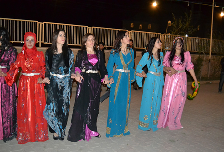 Hakkari'nin Yüksekova ilçesinde 17-18.2011 Eylül Dünya evine giren bazı çiftlerimizi sizler için sayfamıza taşıdık. Yüksekova Güncel ailesi olarak tüm çiftlerimize mutluluklar dileriz.