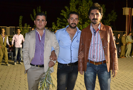 Hakkari'nin Yüksekova ilçesinde 17-18.2011 Eylül Dünya evine giren bazı çiftlerimizi sizler için sayfamıza taşıdık. Yüksekova Güncel ailesi olarak tüm çiftlerimize mutluluklar dileriz.