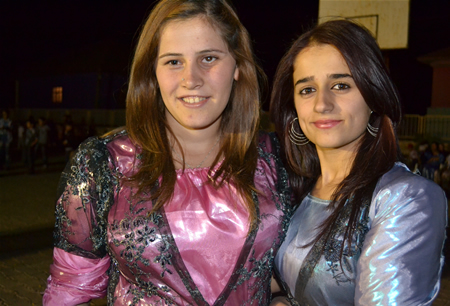 Hakkari'nin Yüksekova ilçesinde 17-18.2011 Eylül Dünya evine giren bazı çiftlerimizi sizler için sayfamıza taşıdık. Yüksekova Güncel ailesi olarak tüm çiftlerimize mutluluklar dileriz.