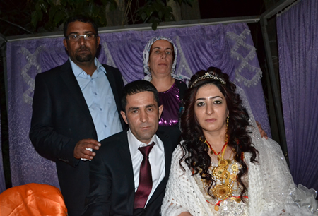 Hakkari'nin Yüksekova ilçesinde 17-18.2011 Eylül Dünya evine giren bazı çiftlerimizi sizler için sayfamıza taşıdık. Yüksekova Güncel ailesi olarak tüm çiftlerimize mutluluklar dileriz.