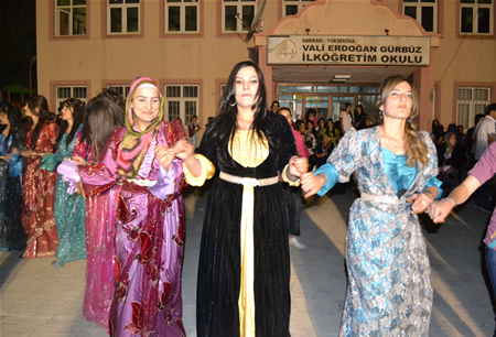 Hakkari'nin Yüksekova ilçesinde 17-18.2011 Eylül Dünya evine giren bazı çiftlerimizi sizler için sayfamıza taşıdık. Yüksekova Güncel ailesi olarak tüm çiftlerimize mutluluklar dileriz.