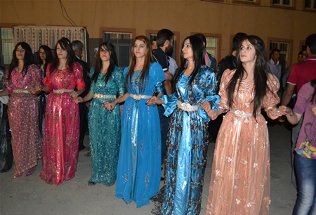 Hakkari'nin Yüksekova ilçesinde 17-18.2011 Eylül Dünya evine giren bazı çiftlerimizi sizler için sayfamıza taşıdık. Yüksekova Güncel ailesi olarak tüm çiftlerimize mutluluklar dileriz.