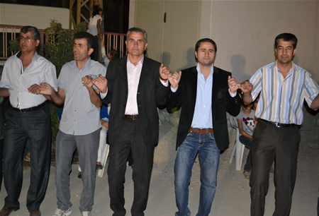 Hakkari'nin Yüksekova ilçesinde 17-18.2011 Eylül Dünya evine giren bazı çiftlerimizi sizler için sayfamıza taşıdık. Yüksekova Güncel ailesi olarak tüm çiftlerimize mutluluklar dileriz.