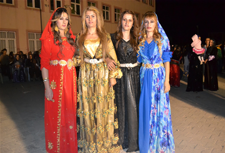 Hakkari'nin Yüksekova ilçesinde 17-18.2011 Eylül Dünya evine giren bazı çiftlerimizi sizler için sayfamıza taşıdık. Yüksekova Güncel ailesi olarak tüm çiftlerimize mutluluklar dileriz.