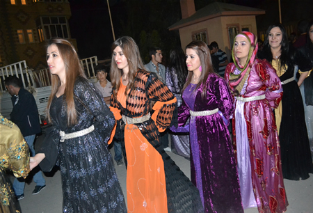 Hakkari'nin Yüksekova ilçesinde 17-18.2011 Eylül Dünya evine giren bazı çiftlerimizi sizler için sayfamıza taşıdık. Yüksekova Güncel ailesi olarak tüm çiftlerimize mutluluklar dileriz.