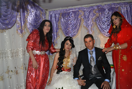 Hakkari'nin Yüksekova ilçesinde 17-18.2011 Eylül Dünya evine giren bazı çiftlerimizi sizler için sayfamıza taşıdık. Yüksekova Güncel ailesi olarak tüm çiftlerimize mutluluklar dileriz.