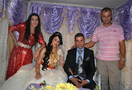 Hakkari'nin Yüksekova ilçesinde 17-18.2011 Eylül Dünya evine giren bazı çiftlerimizi sizler için sayfamıza taşıdık. Yüksekova Güncel ailesi olarak tüm çiftlerimize mutluluklar dileriz.