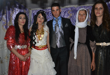 Hakkari'nin Yüksekova ilçesinde 17-18.2011 Eylül Dünya evine giren bazı çiftlerimizi sizler için sayfamıza taşıdık. Yüksekova Güncel ailesi olarak tüm çiftlerimize mutluluklar dileriz.