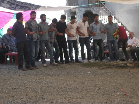 Hakkari'nin Yüksekova ilçesinde 17-18.2011 Eylül Dünya evine giren bazı çiftlerimizi sizler için sayfamıza taşıdık. Yüksekova Güncel ailesi olarak tüm çiftlerimize mutluluklar dileriz.