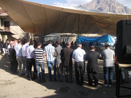 Hakkari'nin Yüksekova ilçesinde 17-18.2011 Eylül Dünya evine giren bazı çiftlerimizi sizler için sayfamıza taşıdık. Yüksekova Güncel ailesi olarak tüm çiftlerimize mutluluklar dileriz.