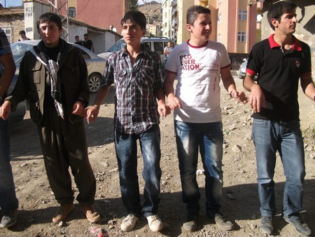 Hakkari'nin Yüksekova ilçesinde 17-18.2011 Eylül Dünya evine giren bazı çiftlerimizi sizler için sayfamıza taşıdık. Yüksekova Güncel ailesi olarak tüm çiftlerimize mutluluklar dileriz.