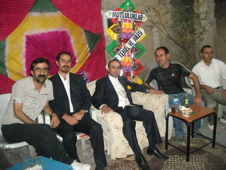 Hakkari'nin Yüksekova ilçesinde 17-18.2011 Eylül Dünya evine giren bazı çiftlerimizi sizler için sayfamıza taşıdık. Yüksekova Güncel ailesi olarak tüm çiftlerimize mutluluklar dileriz.