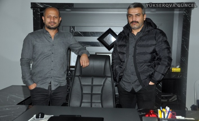 GEVER AUTO - MESUT ÖNER & ÖZGÜR KINA: Yeni yılın sizlere hayatınız boyunca unutamayacağız güzellikler yaşatsın. Yeni yılınız kutlu olsun.