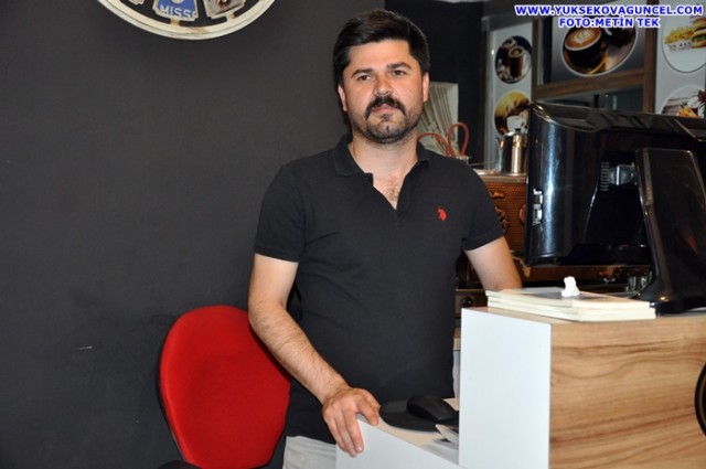 CADDE CAFE - BARIŞ DÜŞÜNMEZ - Yüksekova halkına güzellik, birlik, beraberlik dolu her zaman bir öncekinden daha güzel ve mutlu bir Kurban Bayramı diliyoruz. Tüm İslam alemine Kurban Bayramı vesilesiyle barış ile huzur getirmesini diliyoruz. Kurban Bayramınız mübarek olsun.