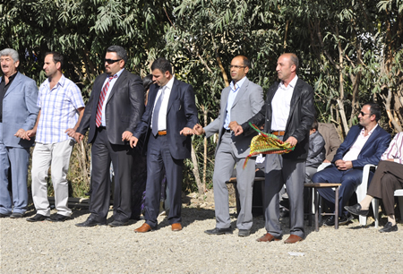 Hakkari'nin Yüksekova ilçesinde 23-25 Eylül 2011 tarihlerinde hayatlarını birleştiren çiftlerimizi sizler için sayfamıza taşıdık.