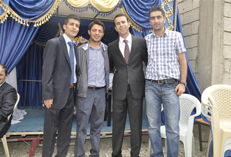 Hakkari'nin Yüksekova ilçesinde 23-25 Eylül 2011 tarihlerinde hayatlarını birleştiren çiftlerimizi sizler için sayfamıza taşıdık.