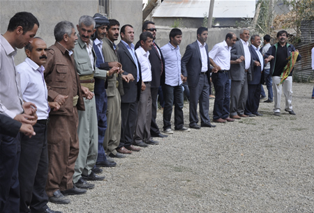 Hakkari'nin Yüksekova ilçesinde 23-25 Eylül 2011 tarihlerinde hayatlarını birleştiren çiftlerimizi sizler için sayfamıza taşıdık.