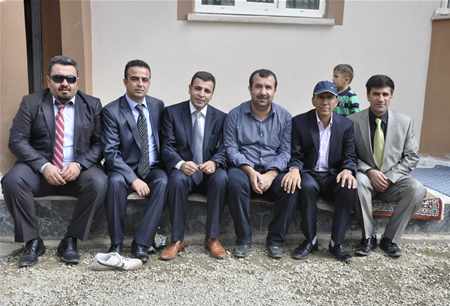 Hakkari'nin Yüksekova ilçesinde 23-25 Eylül 2011 tarihlerinde hayatlarını birleştiren çiftlerimizi sizler için sayfamıza taşıdık.