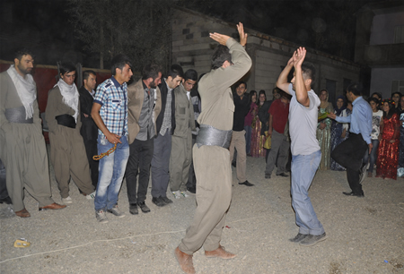 Hakkari'nin Yüksekova ilçesinde 23-25 Eylül 2011 tarihlerinde hayatlarını birleştiren çiftlerimizi sizler için sayfamıza taşıdık.