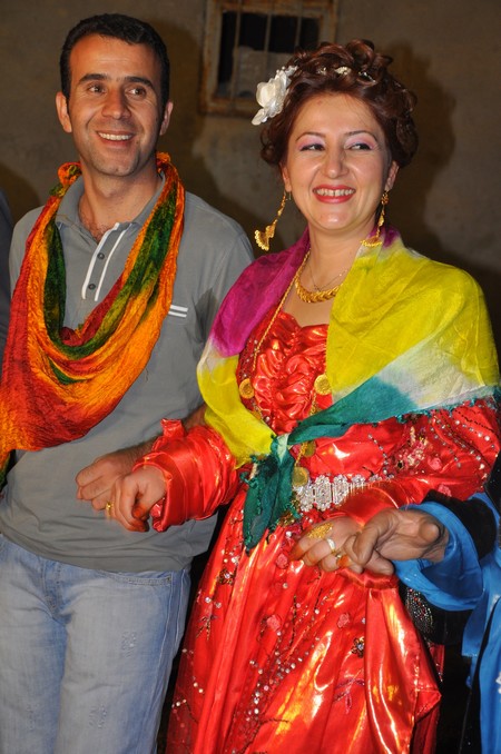 Hakkari'nin Yüksekova ilçesinde 23-25 Eylül 2011 tarihlerinde hayatlarını birleştiren çiftlerimizi sizler için sayfamıza taşıdık.