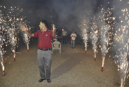 Hakkari'nin Yüksekova ilçesinde 23-25 Eylül 2011 tarihlerinde hayatlarını birleştiren çiftlerimizi sizler için sayfamıza taşıdık.