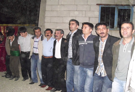 Hakkari'nin Yüksekova ilçesinde 23-25 Eylül 2011 tarihlerinde hayatlarını birleştiren çiftlerimizi sizler için sayfamıza taşıdık.