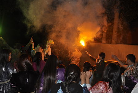 Hakkari'nin Yüksekova ilçesinde 23-25 Eylül 2011 tarihlerinde hayatlarını birleştiren çiftlerimizi sizler için sayfamıza taşıdık.