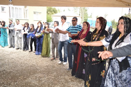 Hakkari'nin Yüksekova ilçesinde 23-25 Eylül 2011 tarihlerinde hayatlarını birleştiren çiftlerimizi sizler için sayfamıza taşıdık.