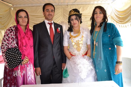 Hakkari'nin Yüksekova ilçesinde 23-25 Eylül 2011 tarihlerinde hayatlarını birleştiren çiftlerimizi sizler için sayfamıza taşıdık.