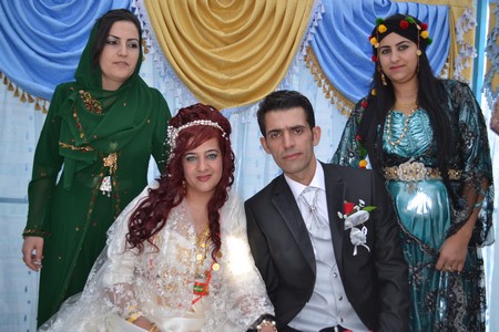 Hakkari'nin Yüksekova ilçesinde 23-25 Eylül 2011 tarihlerinde hayatlarını birleştiren çiftlerimizi sizler için sayfamıza taşıdık.