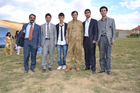 Hakkari'nin Yüksekova ilçesinde 23-25 Eylül 2011 tarihlerinde hayatlarını birleştiren çiftlerimizi sizler için sayfamıza taşıdık.