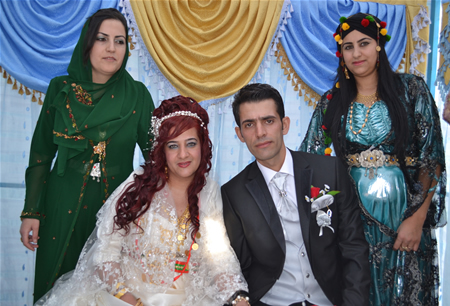 Hakkari'nin Yüksekova ilçesinde 23-25 Eylül 2011 tarihlerinde hayatlarını birleştiren çiftlerimizi sizler için sayfamıza taşıdık.