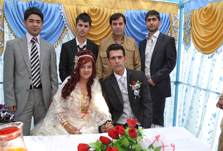 Hakkari'nin Yüksekova ilçesinde 23-25 Eylül 2011 tarihlerinde hayatlarını birleştiren çiftlerimizi sizler için sayfamıza taşıdık.