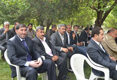 Hakkari'nin Yüksekova ilçesinde 23-25 Eylül 2011 tarihlerinde hayatlarını birleştiren çiftlerimizi sizler için sayfamıza taşıdık.