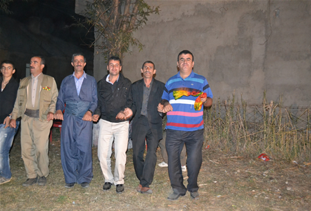 Hakkari'nin Yüksekova ilçesinde 23-25 Eylül 2011 tarihlerinde hayatlarını birleştiren çiftlerimizi sizler için sayfamıza taşıdık.