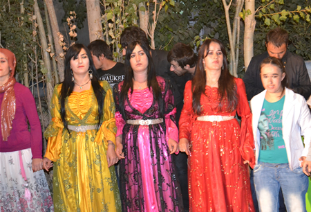 Hakkari'nin Yüksekova ilçesinde 23-25 Eylül 2011 tarihlerinde hayatlarını birleştiren çiftlerimizi sizler için sayfamıza taşıdık.