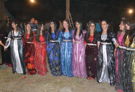 Hakkari'nin Yüksekova ilçesinde 23-25 Eylül 2011 tarihlerinde hayatlarını birleştiren çiftlerimizi sizler için sayfamıza taşıdık.