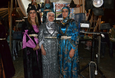 Hakkari'nin Yüksekova ilçesinde 23-25 Eylül 2011 tarihlerinde hayatlarını birleştiren çiftlerimizi sizler için sayfamıza taşıdık.