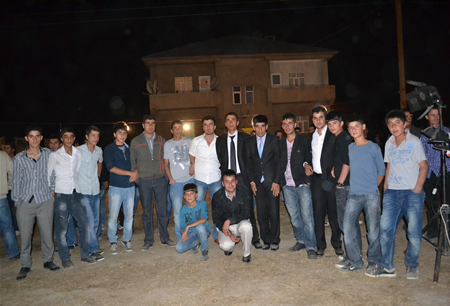 Hakkari'nin Yüksekova ilçesinde 23-25 Eylül 2011 tarihlerinde hayatlarını birleştiren çiftlerimizi sizler için sayfamıza taşıdık.