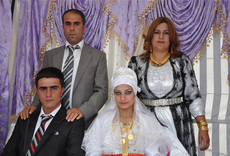 Hakkari'nin Yüksekova ilçesinde 23-25 Eylül 2011 tarihlerinde hayatlarını birleştiren çiftlerimizi sizler için sayfamıza taşıdık.