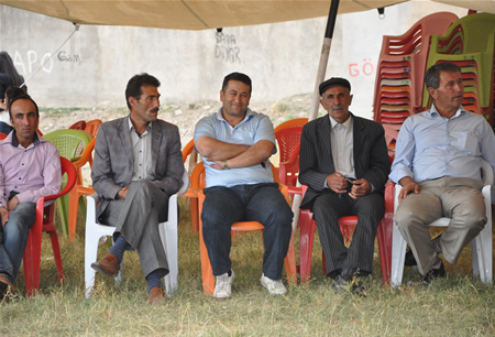 Hakkari'nin Yüksekova ilçesinde 23-25 Eylül 2011 tarihlerinde hayatlarını birleştiren çiftlerimizi sizler için sayfamıza taşıdık.