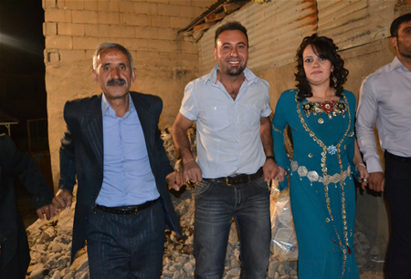 Hakkari'nin Yüksekova ilçesinde 23-25 Eylül 2011 tarihlerinde hayatlarını birleştiren çiftlerimizi sizler için sayfamıza taşıdık.