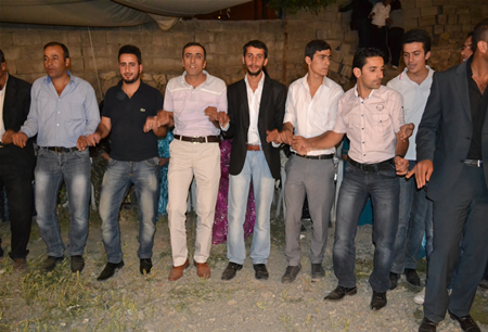 Hakkari'nin Yüksekova ilçesinde 23-25 Eylül 2011 tarihlerinde hayatlarını birleştiren çiftlerimizi sizler için sayfamıza taşıdık.