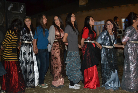 Hakkari'nin Yüksekova ilçesinde 23-25 Eylül 2011 tarihlerinde hayatlarını birleştiren çiftlerimizi sizler için sayfamıza taşıdık.