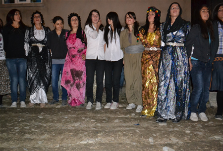 Hakkari'nin Yüksekova ilçesinde 23-25 Eylül 2011 tarihlerinde hayatlarını birleştiren çiftlerimizi sizler için sayfamıza taşıdık.