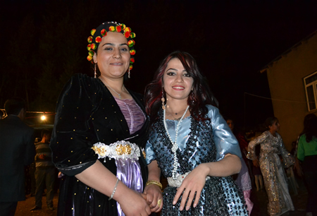 Hakkari'nin Yüksekova ilçesinde 23-25 Eylül 2011 tarihlerinde hayatlarını birleştiren çiftlerimizi sizler için sayfamıza taşıdık.