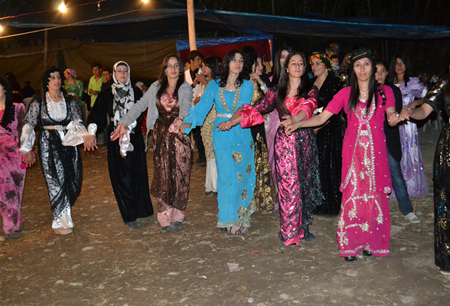 Hakkari'nin Yüksekova ilçesinde 23-25 Eylül 2011 tarihlerinde hayatlarını birleştiren çiftlerimizi sizler için sayfamıza taşıdık.